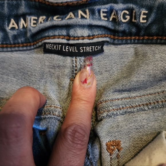American Eagle Distressed Next Level Stretch Short Jeans Size 4 - Picture 2 of 4